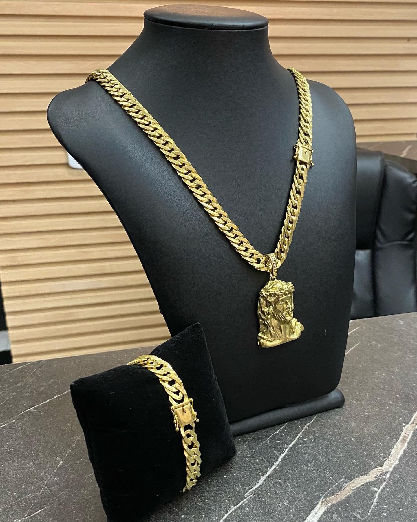 Kit Grumet com pingente face de Cristo