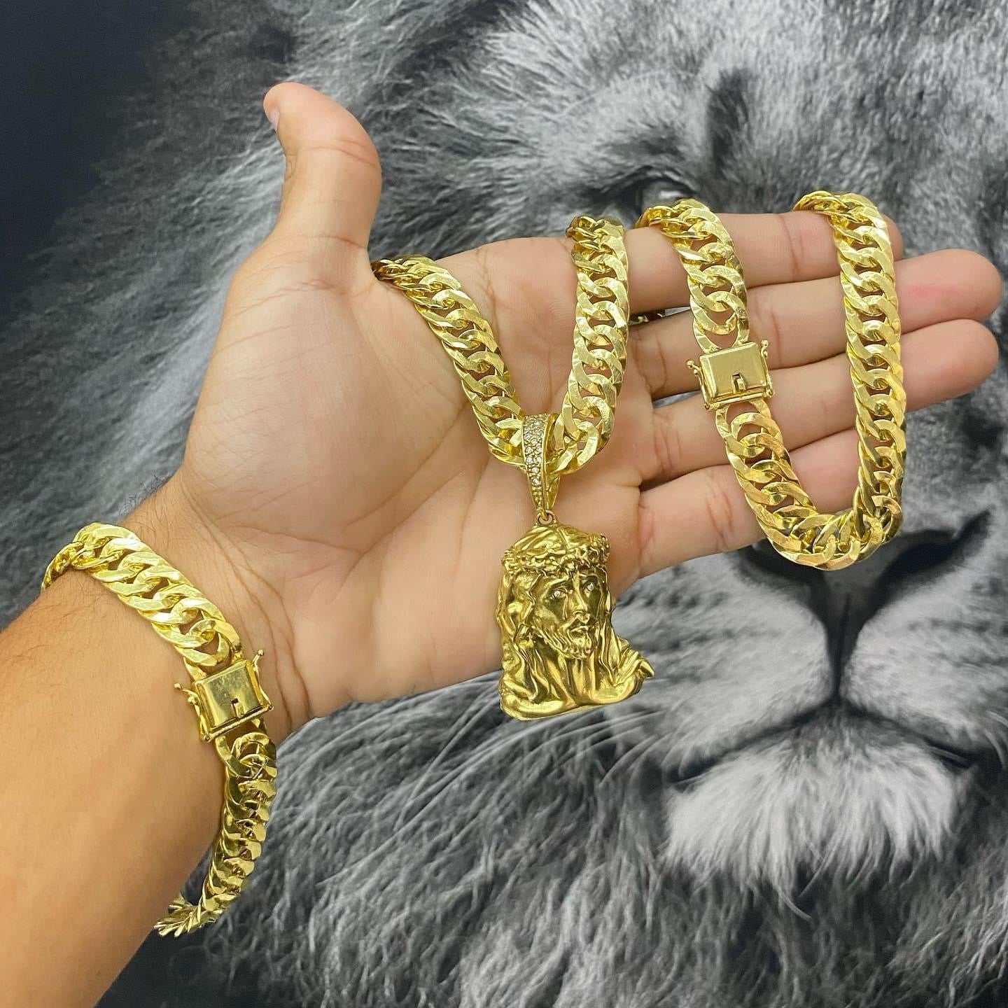 Kit Grumet com pingente face de Cristo